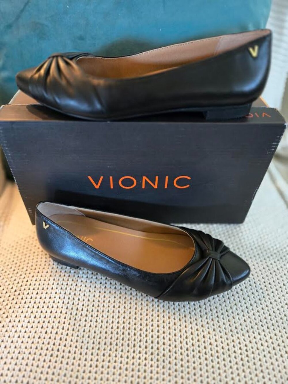 Vionic Gramercy Black Leather Ballet Flat Size 6 - Picture 2 of 2